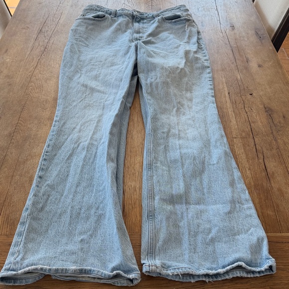 Abercrombie & Fitch Denim - Abercrombie and Fitch The 70s Vintage Flare High-Rise Size 32/14 Curve Love